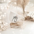 Biały kubek porcelanowy 500 ml - motyw złotego serca dla chłopaka na walentynki Kubek porcelanowy ze złotym sercem Cześć miśku nadzwyczajnie.mom — widok z boku na białym tle
