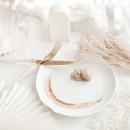 Talerz deserowo-śniadaniowy 20 cm - złote zdobienie okrągłe Biały talerz porcelanowy nadzwyczajnie.mom ze złotym zdobieniem i napisem deserowo-śniadaniowy 20 cm - złote zdobienie