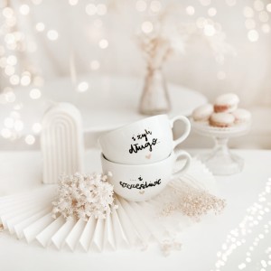 Zestaw 2 białych filiżanek porcelanowych 250 ml ze spodkami - motyw złotego serca dla nowożeńców na ślub