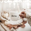 Kubek 300 ml - Jesieniara ZŁOTE SERCE Eleganckie opakowanie prezentowe kubka porcelanowego ze złotym sercem nadzwyczajnie.mom — Jesieniara