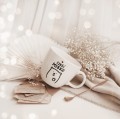 Biały kubek porcelanowy 1 litra - napis cześć miśku ze złotym sercem dla ukochanej osoby na walentynki Kubek porcelanowy ze złotym sercem Kubek 1 litr - Cześć Miśku nadzwyczajnie.mom — widok z boku na białym tle