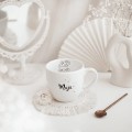 Biały kubek porcelanowy z personalizacją 300 ml - motyw trzech małych króliczków z nadrukiem imienia dla dziecka na każdą okazję Biały kubek porcelanowy nadzwyczajnie.mom ze złotym zdobieniem i napisem Trzy małe króliczki + Imię — 300 ml