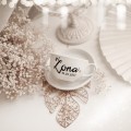 Filiżanka 250 ml ze spodkiem - Żona z datą ZŁOTE SERCE Biały filiżanka porcelanowa nadzwyczajnie.mom ze złotym sercem i napisem ze spodkiem - Żona z datą — 250 ml