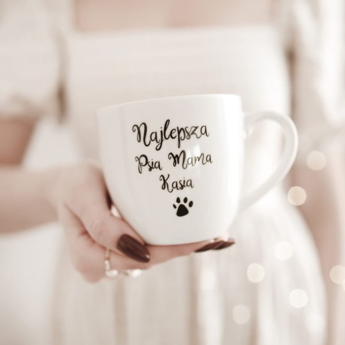 Biały kubek porcelanowy nadzwyczajnie.mom ze złotym zdobieniem i napisem Najlepsza Psia Mama + Imię — 300 ml