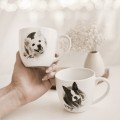 Biały kubek porcelanowy 300 ml - grafika zwierzaka dla miłośników zwierząt na urodziny Biały kubek porcelanowy nadzwyczajnie.mom ze złotym zdobieniem i napisem Zwierzak na porcelanie — 300 ml