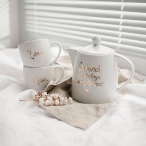 Zestaw - biały dzbanek porcelanowy do dialogu 1 litr i 2 białe kubki porcelanowe 300 ml - złoty napis żona i mąż dla małżeństwa na rocznicę ślubu
