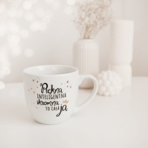 Biały kubek porcelanowy 300 ml - napis piękna inteligentna skromna to cała ja dla niej na urodziny