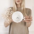 Personalizowany zestaw imbryk i filiżanka 280 ml ze spodkiem Biały filiżanka ze złotym zdobieniem nadzwyczajnie.mom Personalizowany imbryk i ze spodkiem — porcelana premium 280 ml