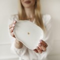 Biała asymetryczna filiżanka porcelanowa z personalizacją ze spodkiem 200 ml -  własna treść dla bliskiej osoby na każdą okazję spodek-serce.jpg