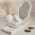 Filiżanka 200 ml ze spodkiem CIENKI RANT - Dziadek od (data) ZŁOTE SERCE Filiżanka porcelanowa ze złotym sercem ze spodkiem CIENKI RANT - Dziadek od (data) nadzwyczajnie.mom — widok z boku na