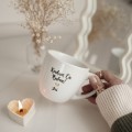 Kubek 300 ml - Kocham Cię Babciu + Imię ZŁOTE SERCE Zbliżenie na złote zdobienie serca na białym kubku porcelanowym Kocham Cię Babciu + Imię nadzwyczajnie.mom