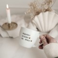 Kubek 300 ml - NAJLEPSZY DZIADEK NA ŚWIECIE ZŁOTE SERCA Zbliżenie na złote zdobienie na białym kubku porcelanowym NAJLEPSZY DZIADEK NA ŚWIECIE ZŁOTE SERCA nadzwyczajnie.mom