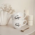 Biały Kubek Porcelanowy 500 ml - Napis Na Zawsze Twoja ze Złotym Sercem dla Partnerki na Walentynki Zbliżenie na złote zdobienie serca na białym kubku porcelanowym Biały Kubek Porcelanowy 500 ml - Napis Na Zawsze Twoja ze
