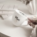 Biały Kubek Porcelanowy 300 ml - Napis Dzień Dobry Misiu ze Złotym Sercem dla Partnera na Rocznicę Zbliżenie na złote zdobienie serca na białym kubku porcelanowym Biały Kubek Porcelanowy 300 ml - Napis Dzień Dobry Misiu