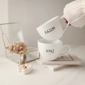 Zestaw 2 białych kubków porcelanowych 500 ml - motyw złotego serca z napisem Razem lepiej dla pary na walentynki 3P4A9191.webp