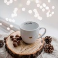 Biały kubek porcelanowy 300 ml - motyw złotego serca i napisu ufaj sobie dla niej na urodziny Biały kubek porcelanowy nadzwyczajnie.mom ze złotym sercem i napisem ufaj sobie — 300 ml