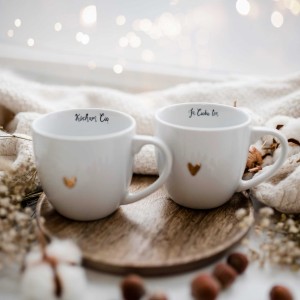 Zestaw 2 białych kubków porcelanowych 300 ml - napisy kocham cię i ja ciebie też z motywem złotego serca na walentynki dla pary