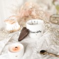 Biały kubek porcelanowy 300 ml - napis dzień dobry misiu i złote serce na rocznicę dla ukochanej osoby Kubek porcelanowy ze złotym sercem Dzień dobry misiu nadzwyczajnie.mom — widok z boku na białym tle