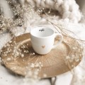 Kubek 300 ml - ciepło ZŁOTE SERCE Kubek porcelanowy ze złotym sercem ciepło nadzwyczajnie.mom — widok z boku na białym tle
