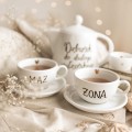 Zestaw 1 Białego Dzbanka Porcelanowego 1 litra i 2 Białych Filiżanek Porcelanowych 250 ml ze Spodkami - Napis Żona Mąż z Motywem Złotego Serca dla Pary Młodej na Ślub Personalizowany filiżanka porcelanowa ze złotym zdobieniem jako idealny prezent — porcelana premium nadzwyczajnie.mom