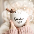 Kubek 500 ml - Kakałkoholik ZŁOTE SERCE Zbliżenie na złote zdobienie serca na białym kubku porcelanowym Kakałkoholik nadzwyczajnie.mom