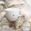 Biały kubek porcelanowy 1 litra - motyw miarki na herbatki dla miłośników naparów na urodziny Personalizowany kubek porcelanowy ze złotym sercem jako idealny prezent — porcelana premium nadzwyczajnie.mom