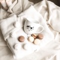 Kubek 300 ml - Mountains ZŁOTE SERCE Kubek porcelanowy ze złotym sercem Mountains nadzwyczajnie.mom — widok z boku na białym tle