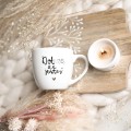 Biały Kubek Porcelanowy 300 ml - Napis Dobrze, że Jesteś z Motywem Złotego Serca dla Przyjaciółki na Urodziny Eleganckie opakowanie prezentowe kubka porcelanowego ze złotym zdobieniem nadzwyczajnie.mom — Biały Kubek Porcelanowy 300