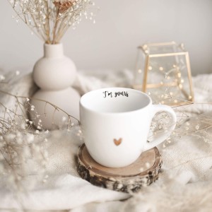 Biały kubek porcelanowy 300 ml - napis I'm yours ze złotym sercem dla ukochanej osoby na walentynki