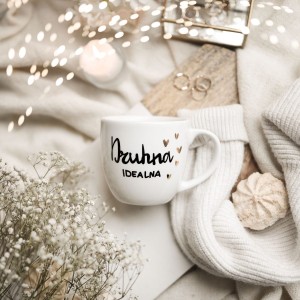 Biały kubek porcelanowy 300 ml - motyw złotego serca i napisu druhna idealna dla druhny na ślub