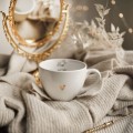 Biały kubek porcelanowy 500 ml - grafika trzech małych piesków na urodziny dla miłośników psów Personalizowany kubek porcelanowy ze złotym zdobieniem jako idealny prezent — porcelana premium nadzwyczajnie.mom