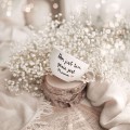 Biała filiżanka porcelanowa ze spodkiem 250 ml - napis Dom jest tam gdzie jest mama ze złotym sercem dla mamy na Dzień Matki Personalizowany filiżanka porcelanowa ze złotym sercem jako idealny prezent — porcelana premium nadzwyczajnie.mom