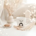 Kubek 300 ml - Nie jeż się! Kubek porcelanowy ze złotym zdobieniem Nie jeż się! nadzwyczajnie.mom — widok z boku na białym tle